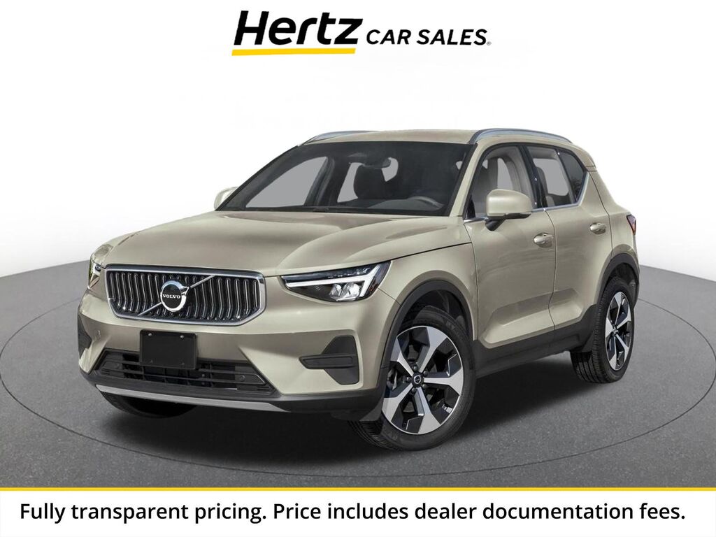 2024 Volvo XC40 CORE — photo 1 of 1
