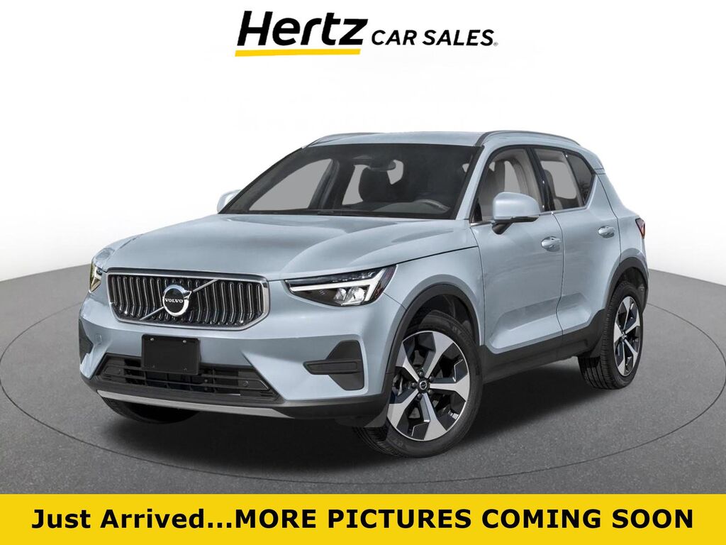 2024 Volvo XC40 CORE — photo 1 of 1