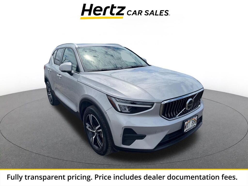 2024 Volvo XC40 CORE — photo 1 of 1