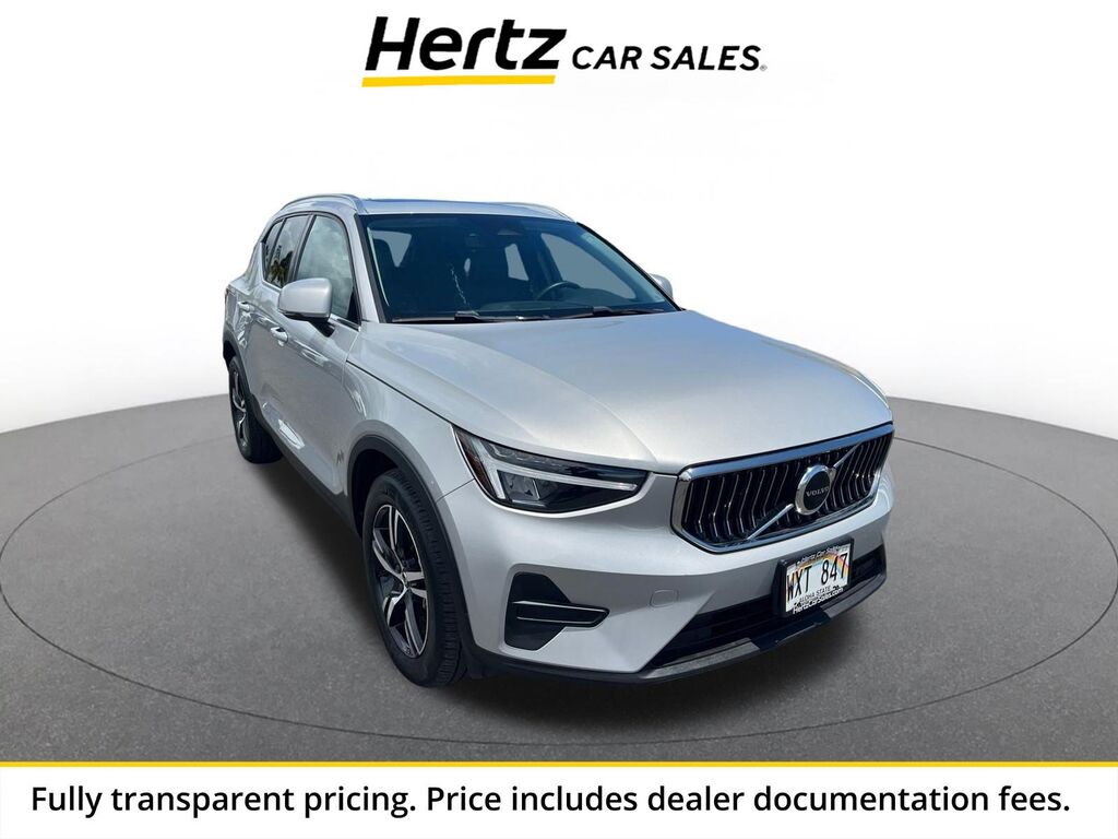 2024 Volvo XC40 CORE — photo 1 of 1