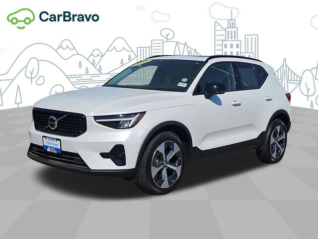 2024 Volvo XC40 B5 Plus Dark Theme