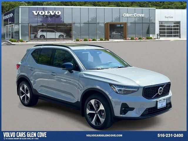 2024 Volvo XC40 B5 Plus Dark Theme