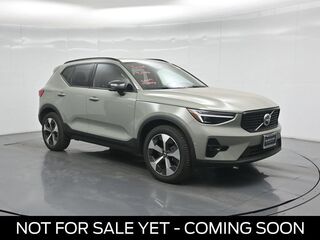 2023 Volvo XC40 B5 Ultimate Dark Theme