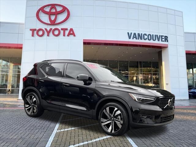 2026 Volvo XC40 B5 Ultra — photo 1 of 10