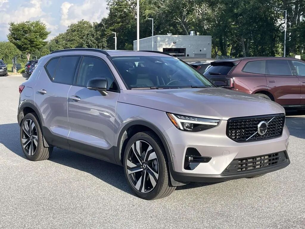 2026 Volvo XC40 B5 Ultra — photo 1 of 13