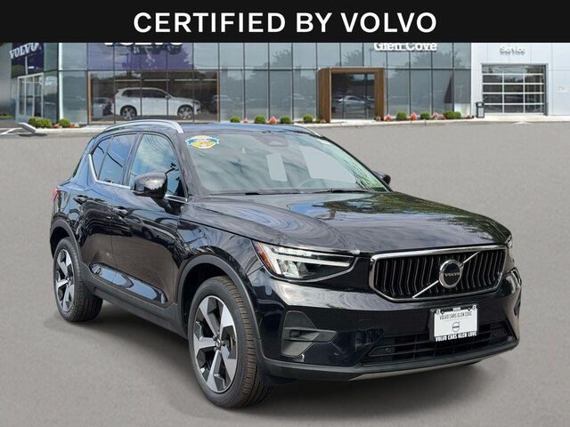2023 Volvo XC40 B5 Plus Bright Theme