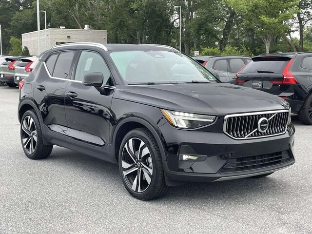 2023 Volvo XC40 B5 Plus Bright Theme