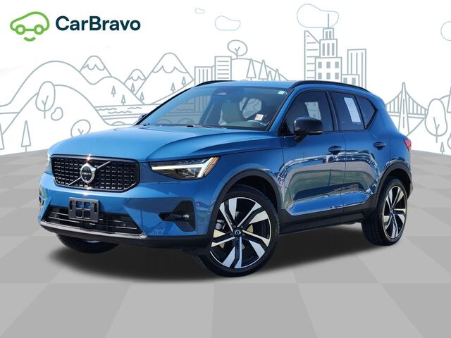 2023 Volvo XC40 B5 Ultimate Dark Theme