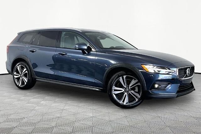 2025 Volvo V60 Cross Country B5 Plus