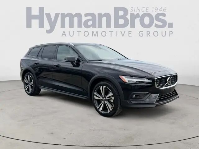 2025 Volvo V60 Cross Country B5 Plus