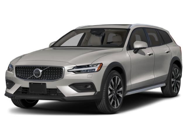 2025 Volvo V60 Cross Country B5 Plus — photo 1 of 13