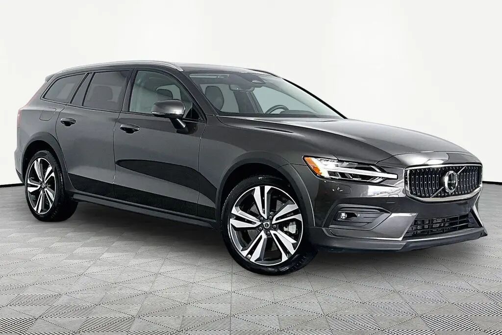 2025 Volvo V60 Cross Country B5 Plus