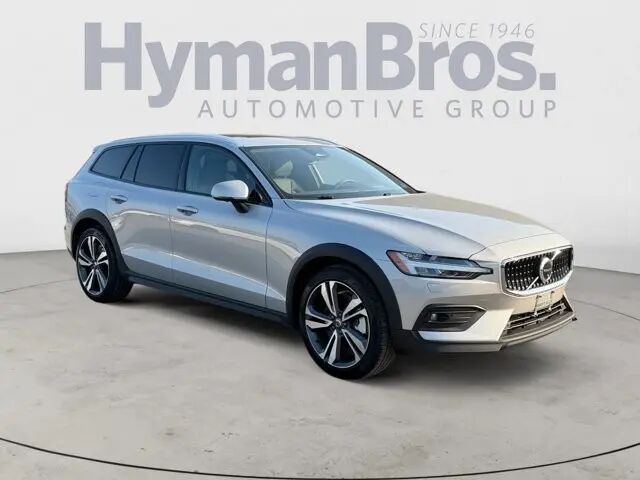 2025 Volvo V60 Cross Country B5 Plus