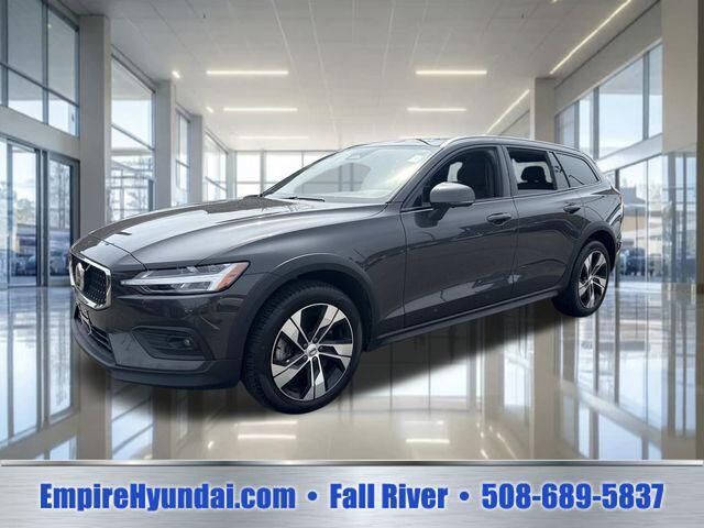 2025 Volvo V60 Cross Country B5 Plus