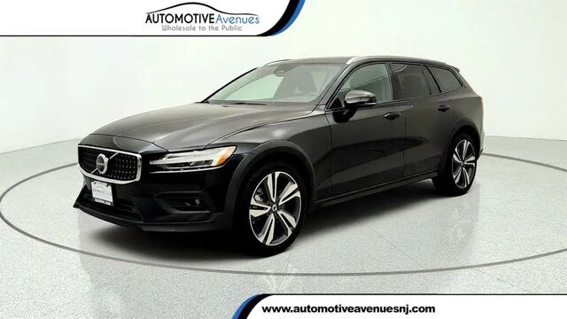 2025 Volvo V60 Cross Country B5 Plus