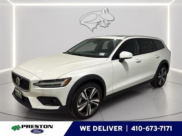 2025 Volvo V60 Cross Country B5 Plus