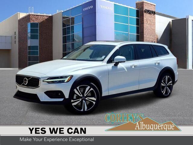 2024 Volvo V60 Cross Country B5 Plus