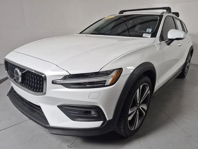 2023 Volvo V60 Cross Country B5 Plus