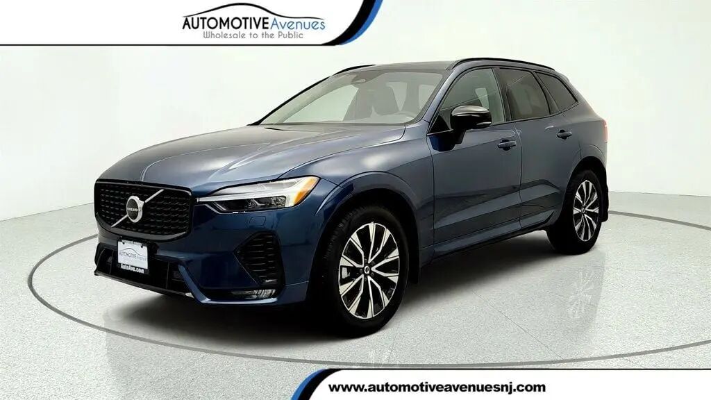 2025 Volvo XC60 B5 Core Dark Theme