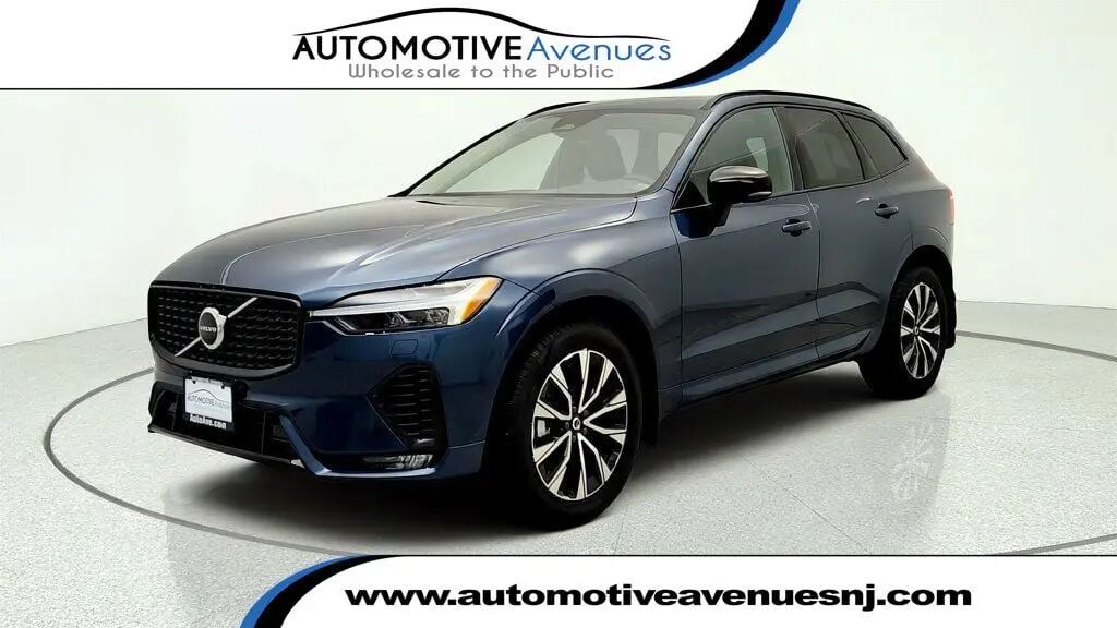2025 Volvo XC60 B5 Core Dark Theme — photo 1 of 13