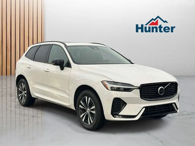 2025 Volvo XC60 B5 Core Dark Theme