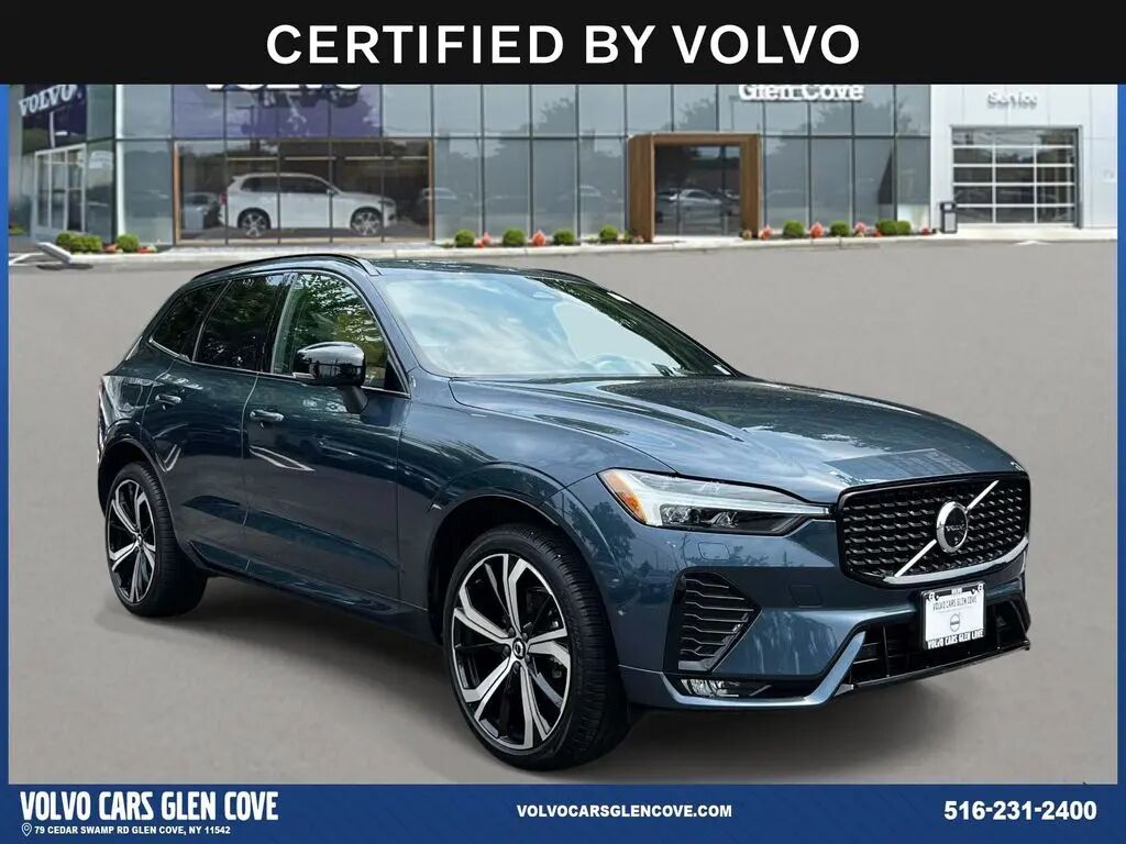 2025 Volvo XC60 B5 Ultra Dark Theme — photo 1 of 12
