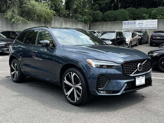 2025 Volvo XC60 B5 Ultra Dark Theme