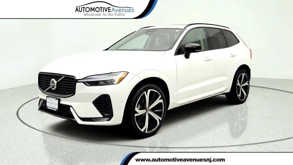 2025 Volvo XC60 B5 Ultra Dark Theme