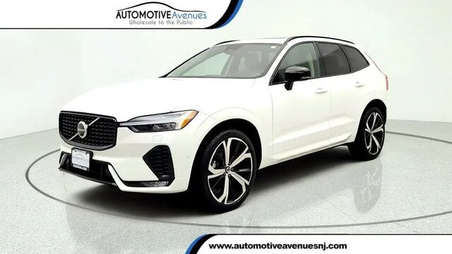 2025 Volvo XC60 B5 Ultra Dark Theme