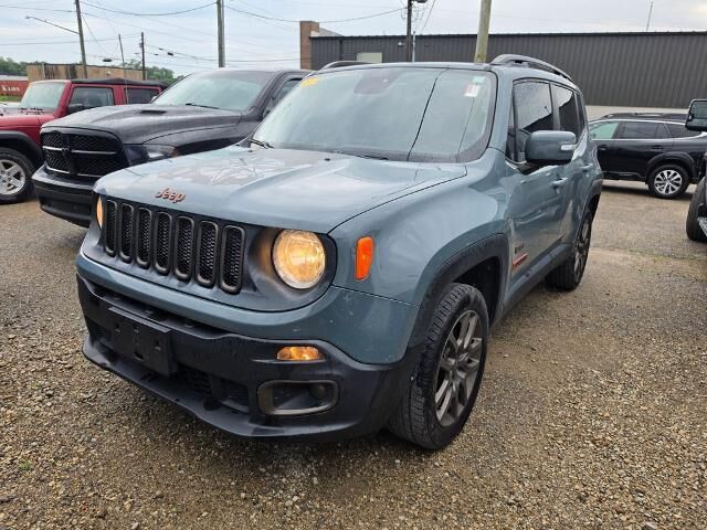 2016 Jeep Renegade Latitude — photo 1 of 2