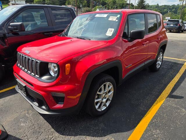 2023 Jeep Renegade Latitude — photo 1 of 13