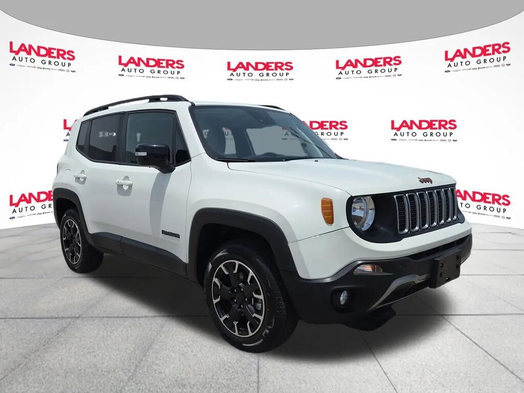 2023 Jeep Renegade Latitude — photo 1 of 13