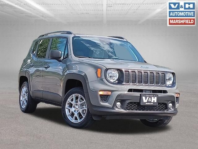 2022 Jeep Renegade Latitude — photo 1 of 13