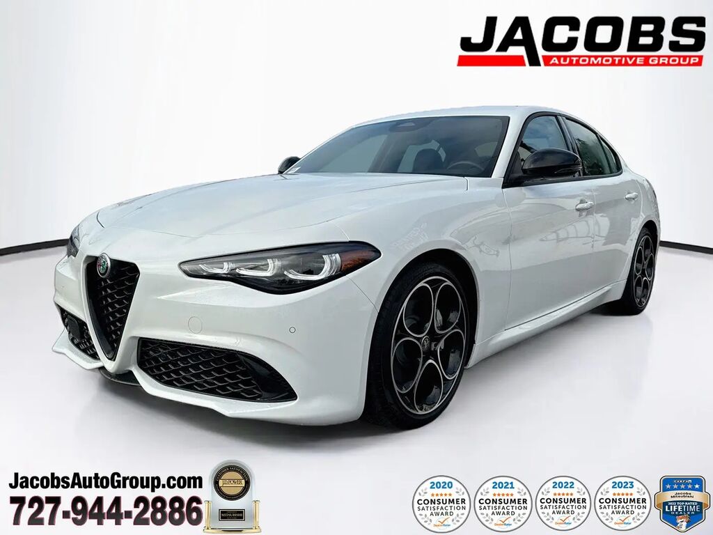 2025 Alfa Romeo Giulia Base — photo 1 of 13