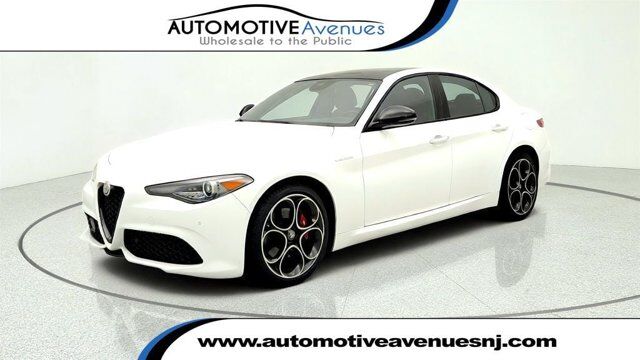 2023 Alfa Romeo Giulia Veloce — photo 1 of 13