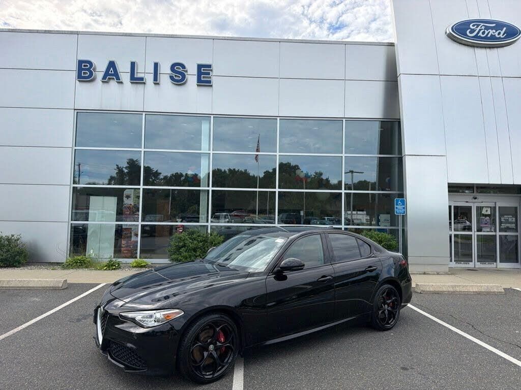 2019 Alfa Romeo Giulia Ti — photo 1 of 10