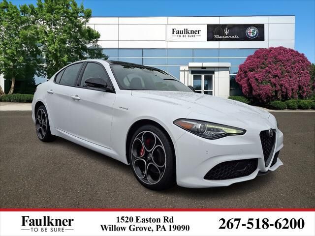 2023 Alfa Romeo Giulia Veloce — photo 1 of 3