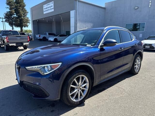 2018 Alfa Romeo Stelvio Ti — photo 1 of 13