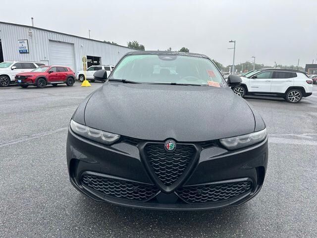 2025 Alfa Romeo Tonale Base