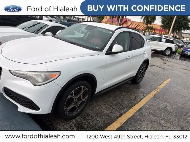 2019 Alfa Romeo Stelvio Base — photo 1 of 13