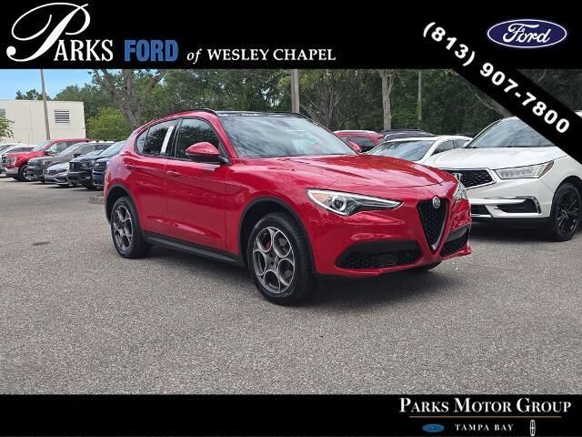 2023 Alfa Romeo Stelvio Sprint — photo 1 of 13