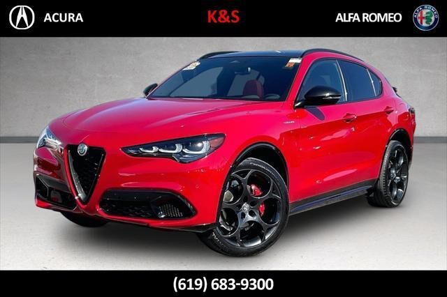 2025 Alfa Romeo Stelvio Base