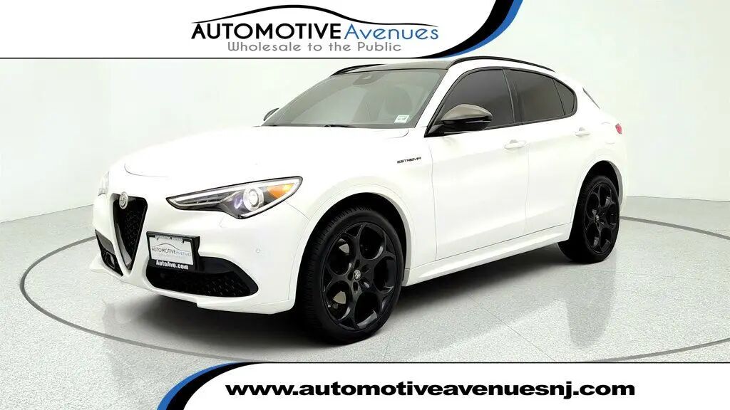 2023 Alfa Romeo Stelvio Ti — photo 1 of 13
