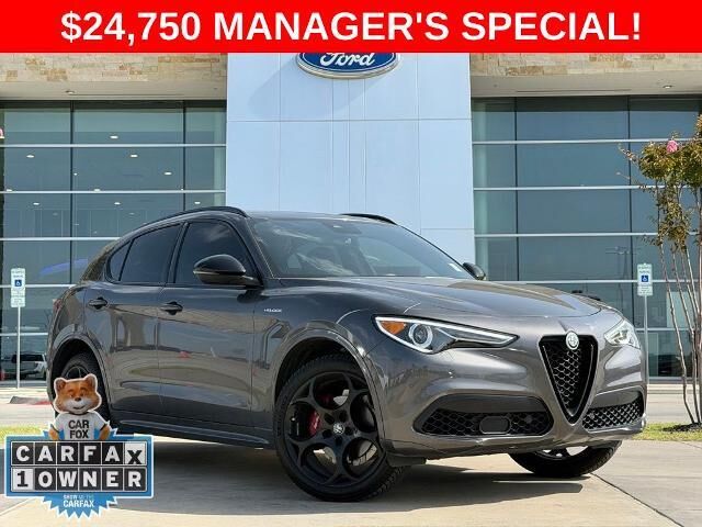 2022 Alfa Romeo Stelvio Ti — photo 1 of 3