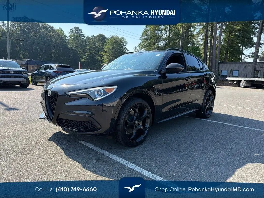 2023 Alfa Romeo Stelvio Estrema — photo 1 of 1
