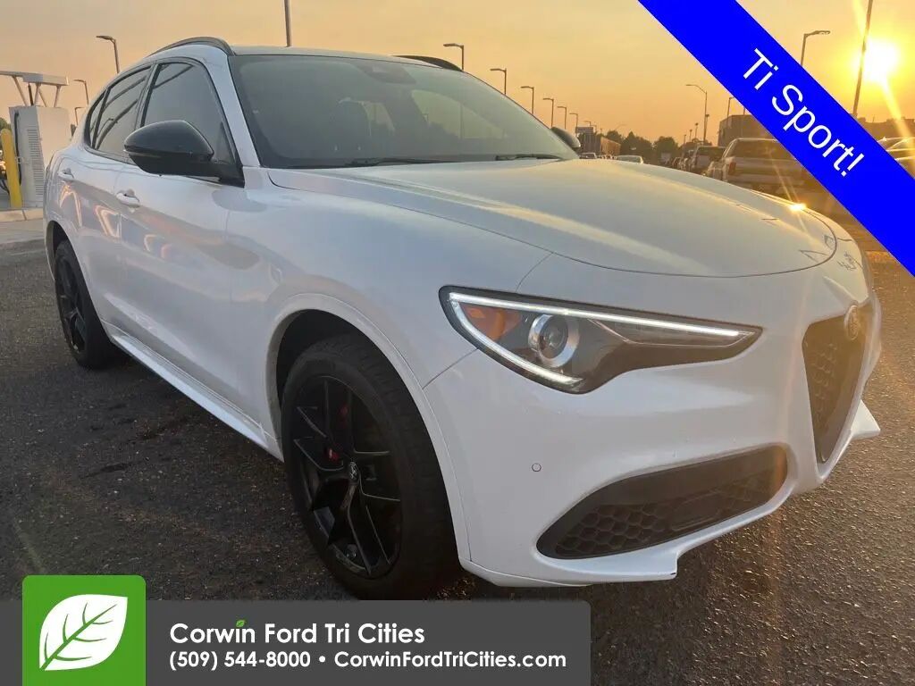 2020 Alfa Romeo Stelvio Ti — photo 1 of 10