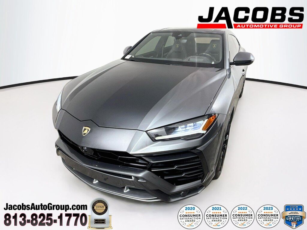 2020 Lamborghini Urus Base — photo 1 of 13